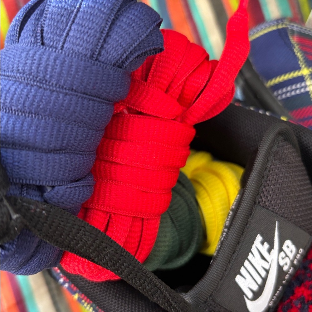 Nike sb Nardwuar Plaid Sneakers - Black, Red, and Blue size 7.5 new in box - Picture 4 of 14